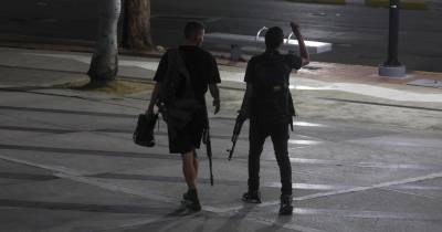 “A embaixada de Portugal em Caracas e os consulados-gerais em Caracas e Valência apelam à comunidade portuguesa na Venezuela para se manter tranquila e em casa, atendendo ao estado de emergência declarado pelas autoridades venezuelanas”, lê-se num comunicado à comunidade portuguesa residente na Venezuela.