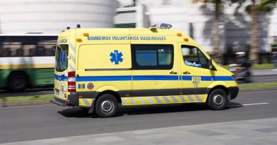 Ambulância dos Bombeiros Voluntários Madeirenses.