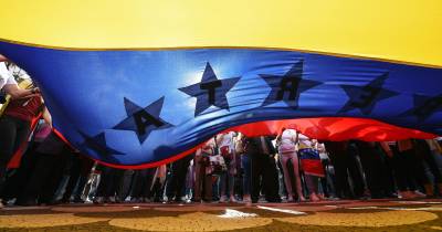 A Venezuela tem 882 pessoas detidas por motivos políticos, incluindo cinco portugueses que têm também nacionalidade venezuelana, de acordo com dados divulgados na quinta-feira pela organização não-governamental (ONG) Fórum Penal (FP).