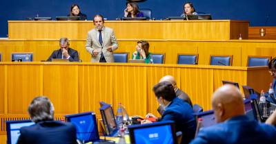 Albuquerque rejeita “teorias criativas” sobre manipulação do desemprego e defende impacto real dos programas de emprego