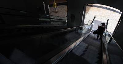 A partir das 18h15, o Grupo de Cantares da Casa do Povo do Imaculado Coração de Maria percorrerá o centro comercial, iniciando a sua atuação no Piso 2, seguindo para o Piso 1 e depois Piso 0, culminando na Praça Central. Este momento permitirá aos visitantes assistir e participar numa das tradições mais emblemáticas da região, marcada pelo canto dos Reis e pelo espírito comunitário.