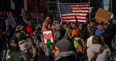 Manifestação ‘No kings’ ocorreu em diversos locais do mundo, incluindo Portugal, no Porto.