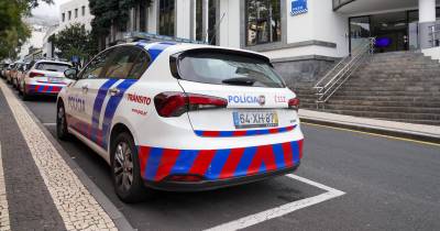 PSP foi chamada a acalmar o homem que estava a provocar distúrbios .