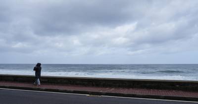 Para a costa norte as previsões apontam para ondas de norte/nordeste de entre 2 a 2,5 metros, aumentando para 2,5 a 3 metros a partir da tarde.
