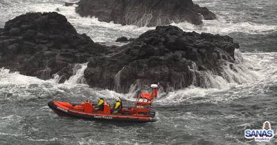 A associação recordou que, nos últimos dias, as bandeiras vermelhas multiplicaram-se ao redor da ilha .