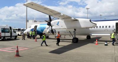 Avião da SATA no Aeroporto da Madeira.