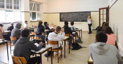 Governo faz “ajustamentos” às habilitações profissionais para ser professor