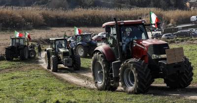 As associações agrícolas italianas voltaram hoje a sair para as ruas em ações de protesto.