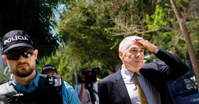 “Nunca tive nenhum contrato com José Sócrates. [...] Se eu não tenho um contrato, no fundo ele está a dar-me uma ajuda pelos serviços que estou a prestar de secretariado”, afirmou a secretária, precisando que era João Perna quem entregava o dinheiro.