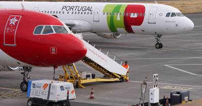 De acordo com informação disponível no ‘site’ da ANA – Aeroportos as de Portugal, todas as chegadas previstas entre as 08:00 e as 10:00 aterraram e apenas uma partida foi cancelada.