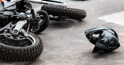 Acidente; Carros; Motas; Capacete