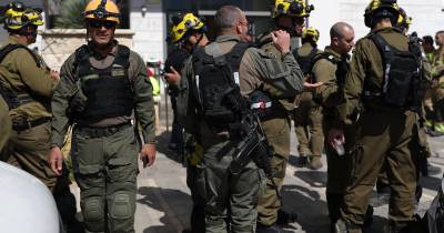 “Uma fonte israelita confirma: entre os alvos do ataque figuram o guia supremo iraniano Khamenei e o Presidente Pezeshkian”, noticiou a KAN numa rede social, segundo a agência de notícias France-Presse (AFP).