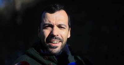 O anúncio foi feito pelo candidato presidencial apoiado pelo Livre no discurso de reação aos resultados destas eleições no ‘quartel-general’ da sua candidatura, no Amarante Cine-teatro.