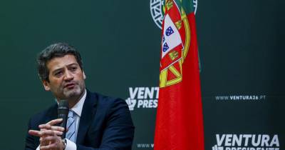 O mandatário financeiro da candidatura de André Ventura às eleições presidenciais reagia às projeções sobre a abstenção, numa curta declaração no hotel escolhido para acompanhar a noite eleitoral, em Lisboa.