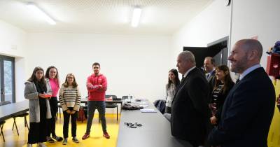 70 alunos foram com competências que permitam executar corretamente as manobras de suporte básico de vida com utilização de um DAE.