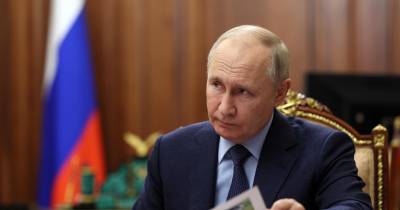 De acordo com o Kremlin, Putin também enviou saudações de Natal ao Papa Francisco e a antigos líderes ocidentais, como o francês Nicolas Sarkozy e o alemão Gerhard Schröder.