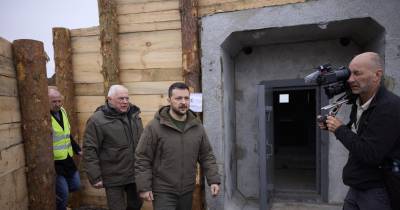 Ucrânia: Zelensky demite mais conselheiros e principal assessor de longa data