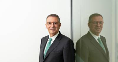 O Presidente da República assinala, no entanto, que a eliminação do limite máximo do custo elegível das passagens aéreas poderá gerar vários efeitos, sublinhando que estes deverão merecer regulamentação cuidada e “acompanhamento exigente da execução do novo regime”.