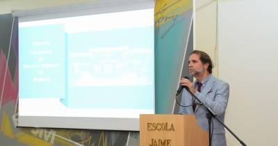 Miguel Albuquerque anuncia projeto-piloto de Inteligência Artificial em 26 escolas da Madeira.