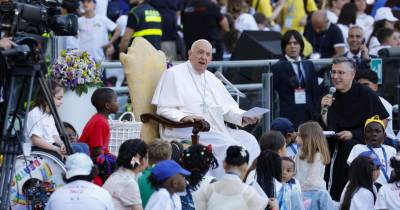 Papa lembra menores que sofrem pela guerra