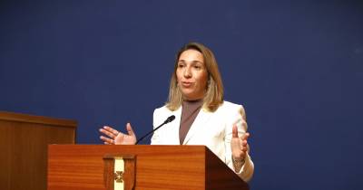 Deputada Marta Freitas destaca o papel de proximidade com os doentes desempenhado pelos enfermeiros.
