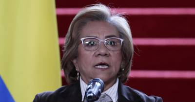 A ministra dos Negócios Estrangeiros colombiana, Rosa Yolanda Villavicencio, numa conferência de imprensa em Bogotá.