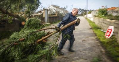 A situação de calamidade tinha sido decretada pelo Governo na quinta-feira com efeitos entre as 00:00 de quarta-feira até às 23:59 de hoje para cerca de 60 municípios.