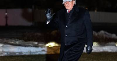 Para Trump, as tarifas, que tem aplicado às trocas comerciais com vários países, “tornaram os Estados Unidos fortes e poderosos novamente” pelo que as taxas de juro deveriam baixar.