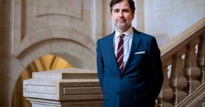 Paulo Neves defende atenção especial aos emigrantes