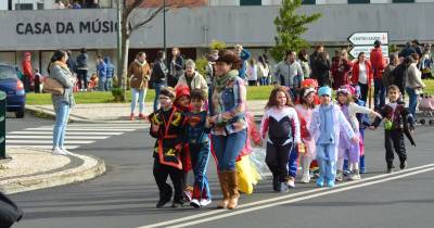 Evento carnavalesco teria lugar esta sexta-feira.