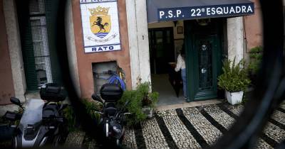 Dois chefes da PSP e 13 agentes entre os 15 detidos no caso da esquadra do Rato