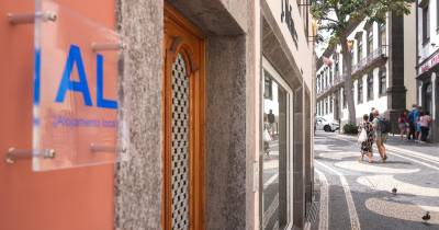 Por tipologia, a hotelaria concentrou 68,0% das dormidas (cerca de dois milhões), com um crescimento de 2,3%. O alojamento local representou 29,8% do total e destacou-se pelo aumento de 18,6%, enquanto o turismo no espaço rural, com uma quota de 2,2%, cresceu 3,3%.