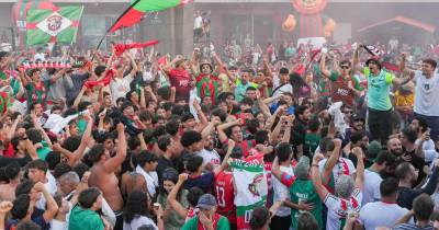 Adeptos preparam-se para receber a equipa em festa