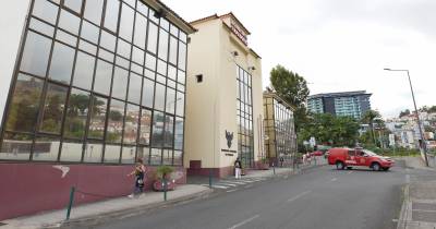 Bombeiros Sapadores ativados para queda de galho de uma árvore.