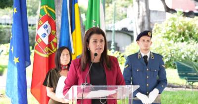 A autarca sublinhou a importância da cooperação institucional e do papel que essa relação desempenha no bom funcionamento da democracia, destacando a presença da secretária regional de Educação, Elsa Fernandes, que marcou presença em representação do Governo Regional.