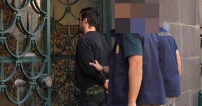 Suspeito de matar a mãe está no tribunal para ser ouvido