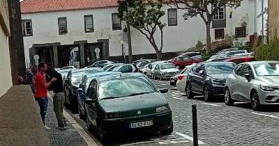 Momento em que o suspeito chegava ao tribunal.