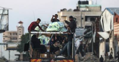 Palestinianos começam a evacuar Rafah, depois de ordens do exército israelita.