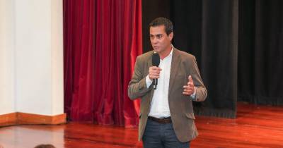 O autarca da Ponta do Sol avançou, em resposta a algumas reivindicações de um jovem na plateia do Parlamento na Comunidade, a criação de um conselho de juventude no município, com reuniões regulares para debate de políticas locais.