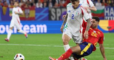 Espanha vence Itália e reforça estatuto de candidata