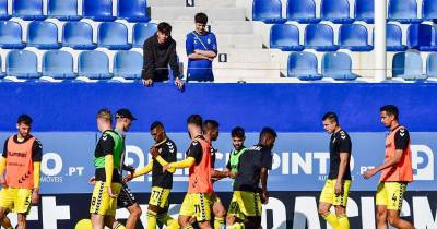 Empate a uma bola ao intervalo.