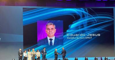 Eduardo Jesus recebe medalha de ouro da APAVT