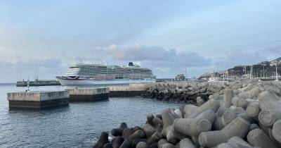 Porto do Funchal com movimento de sete mil pessoas