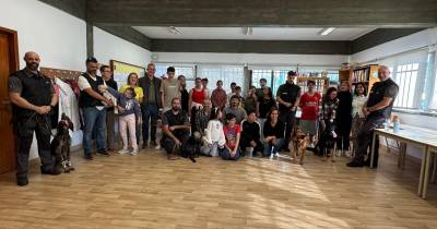 Brigada Cinotécnica da GNR leva alegria a alunos da Educação Especial da ‘Gonçalves Zarco’