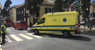 Colisão entre carro e mota na Estrada Monumental mobiliza bombeiros