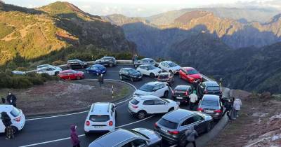 Trânsito ficou boqueado esta manhã no Pico do Areeiro.