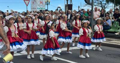 Festa da Flor: Palco D’ Emoções abriu o desfile (com fotos)