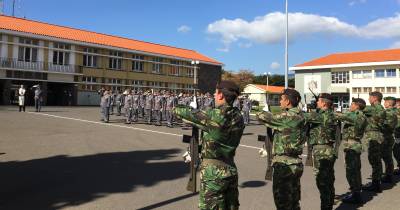 O grupo esteve a contemplar peças de artilharia históricas, adquirir conhecimentos sobre a utilização da tecnologia de drones, visitar um bunker, explorar o museu militar e entrar num novo veículo militar.