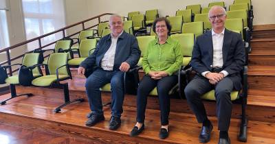 Grupo Sousa/GSMarítima concedeu à Escola Secundária Jaime Moniz um conjunto de cadeiras no valor global de nove mil euros.