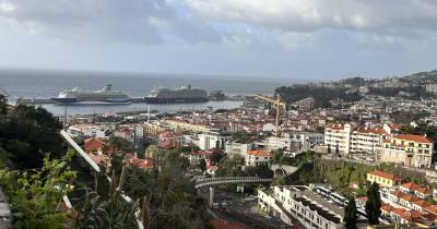 Chegaram à Pontinha dois navios de cruzeiro.